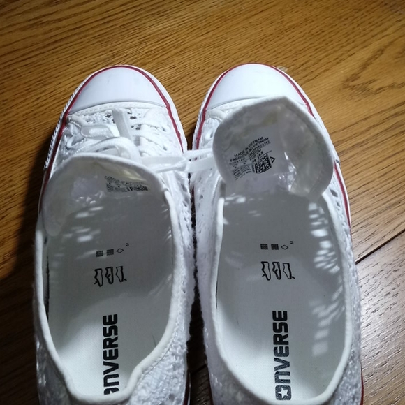 SOLD Lacey white chucks - Picture 4 of 5
